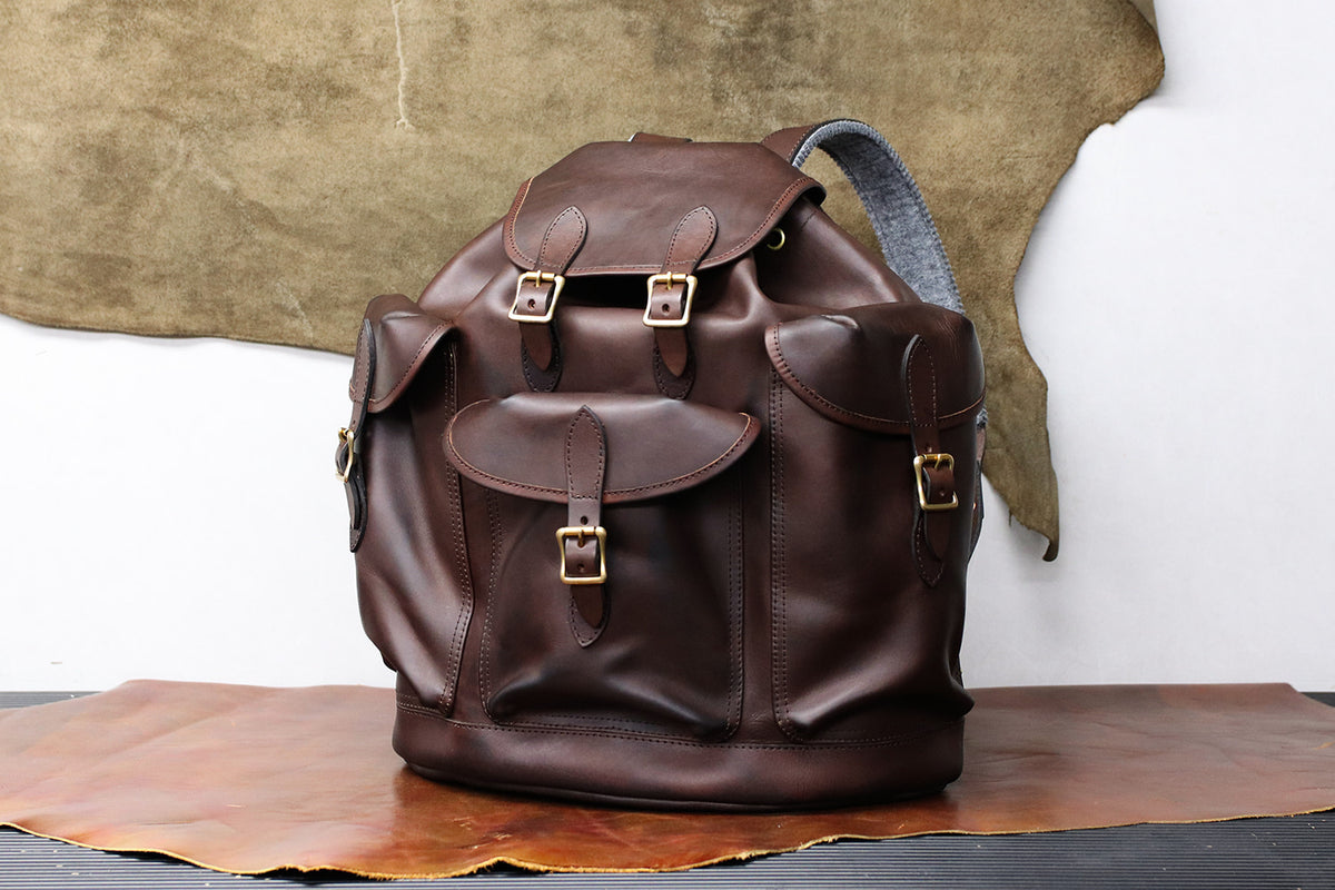 vasco / LEATHER ARMY RUCKSACK