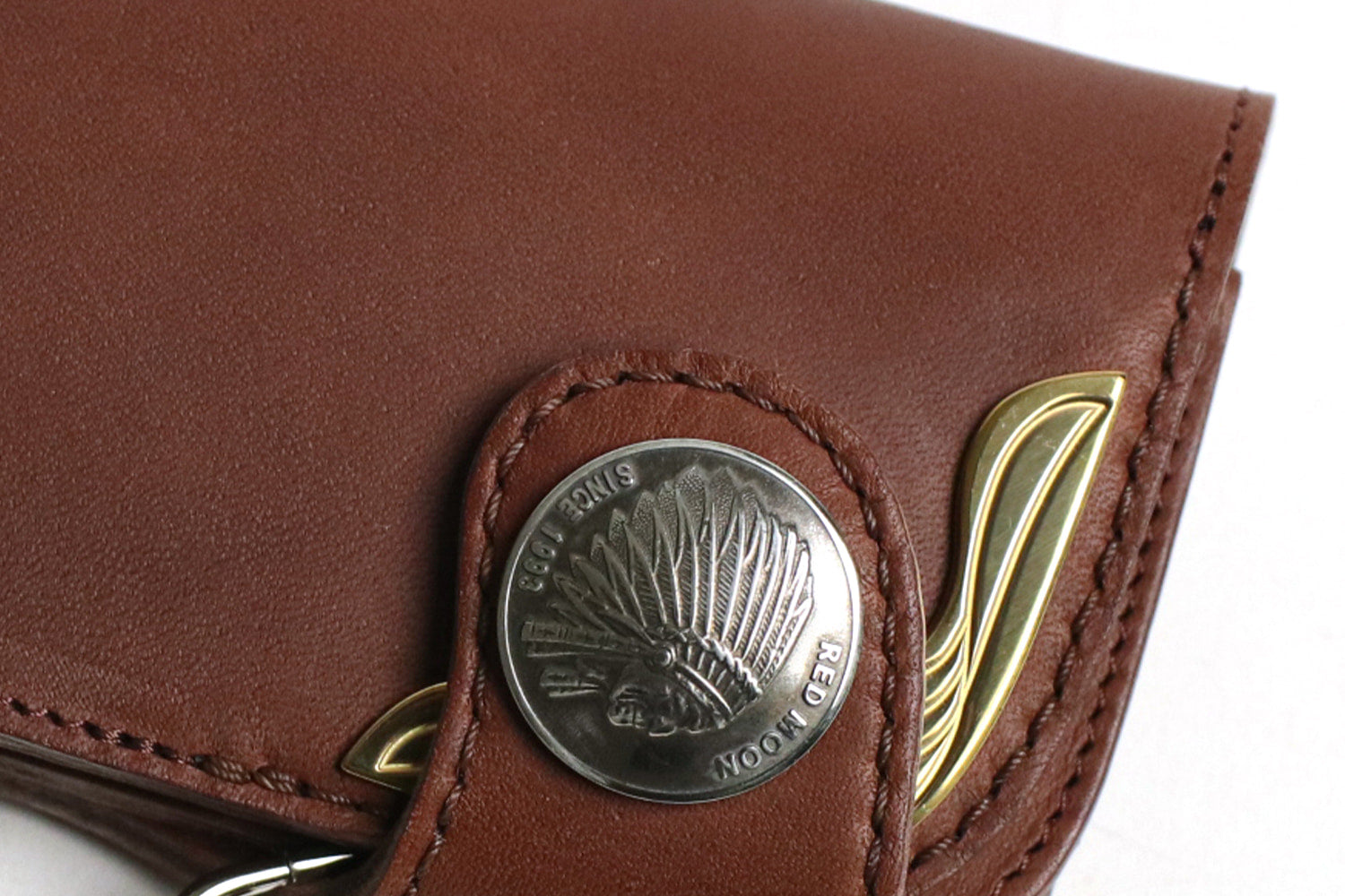 紅月/黃鷹中型錢包,翅膀圖案令人印象深刻