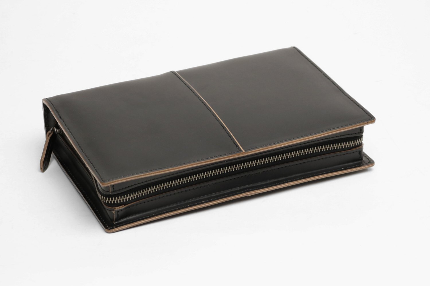 COMPLEX GARDENS / Kotan 由透明牛皮和鞣製玻璃製成的第二個包。令人印象深刻的工藝在細節中閃耀。適用於婚禮、葬禮和其他儀式