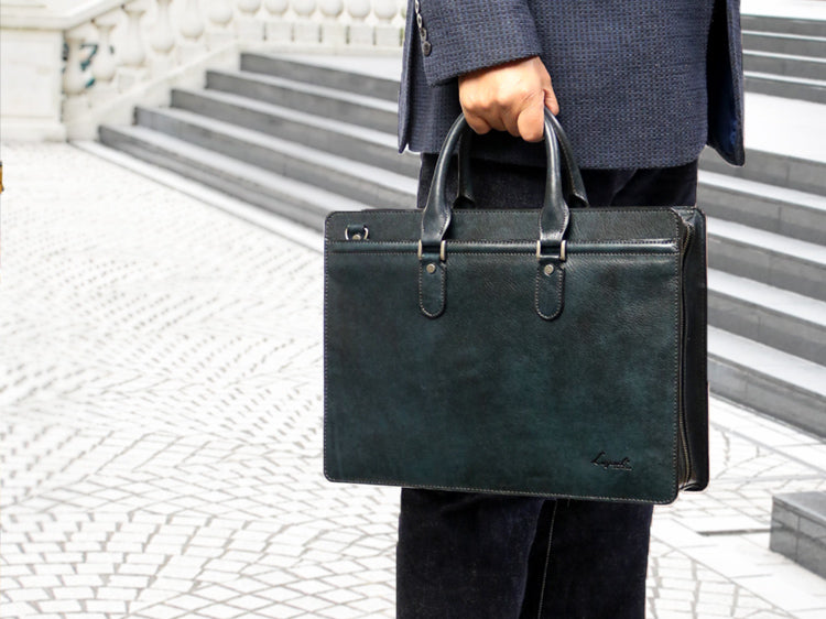 Lugard / G-3 One-of-a-kind shadow finish. A round zipper briefcase with a vintage feel.