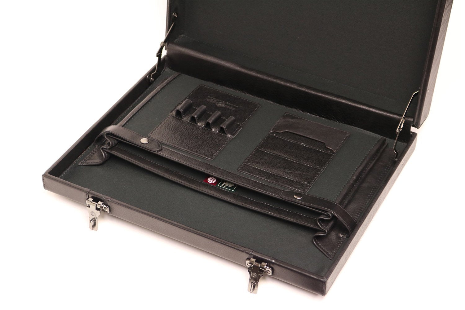 Lugard's one-of-a-kind shadow finish. Attaché case L with a vintage feel
