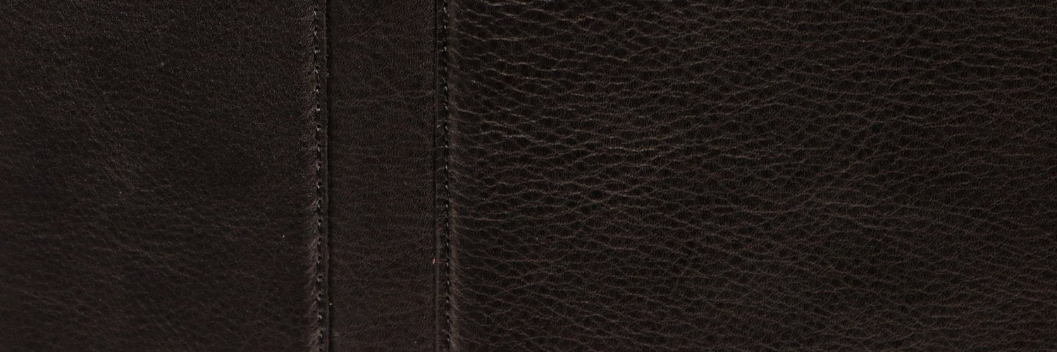 Lugard's one-of-a-kind shadow finish. Attaché case L with a vintage feel