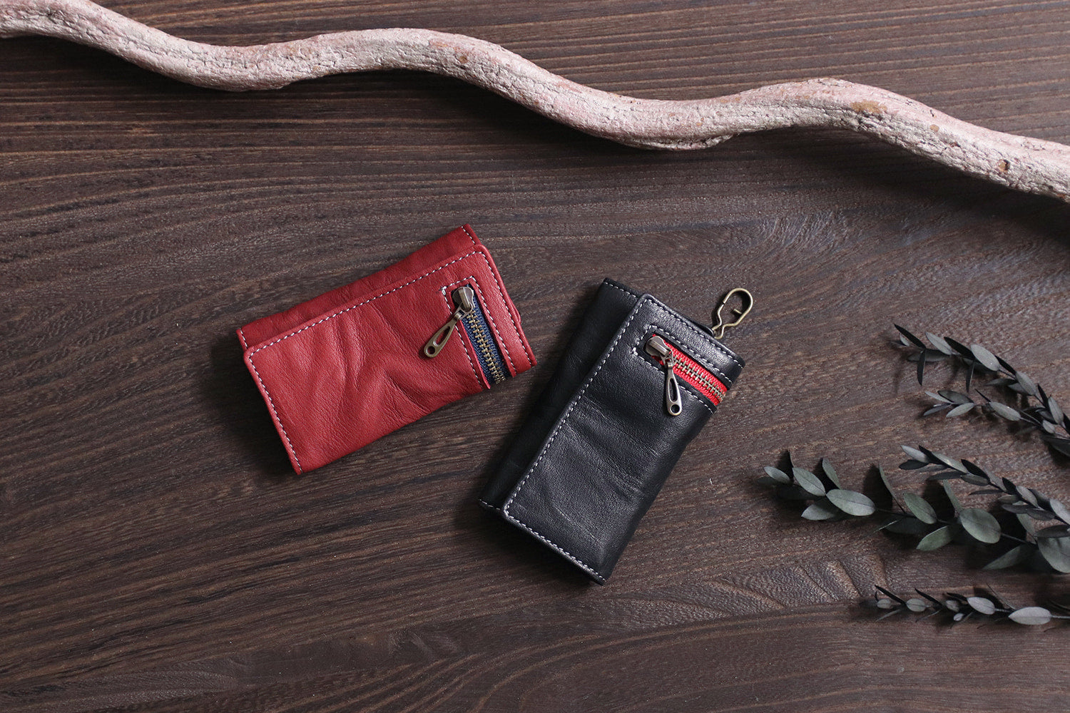 FU-SI FERNALLE/DAMAGE 301 有多種飾面可供選擇。高品質軟皮鑰匙包,復古感十足