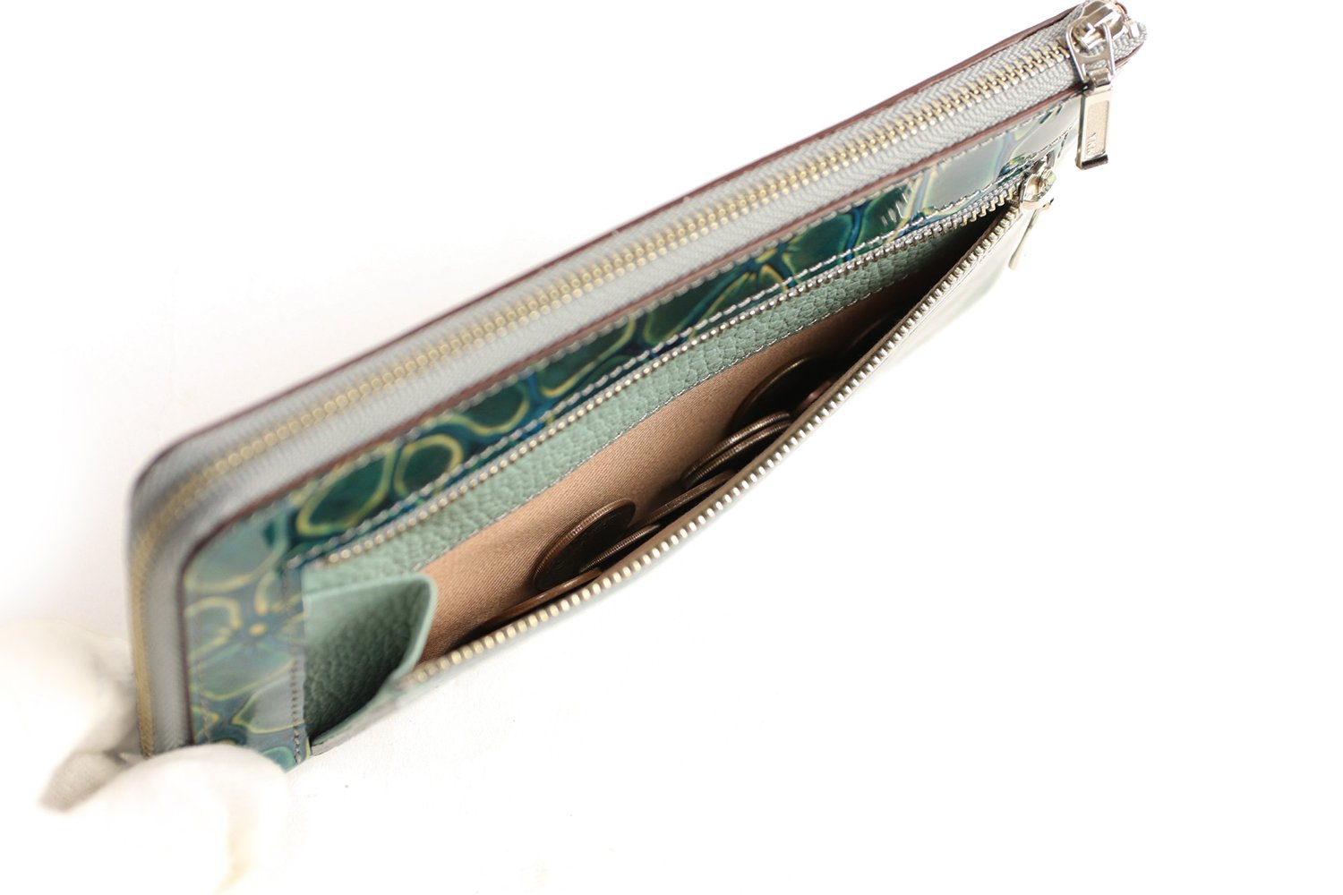 FU-SI FERNALLE / Junon 系列 纖薄的 L 形拉鍊長錢包,採用意大利牛皮製成,具有美麗的三色堇顏色