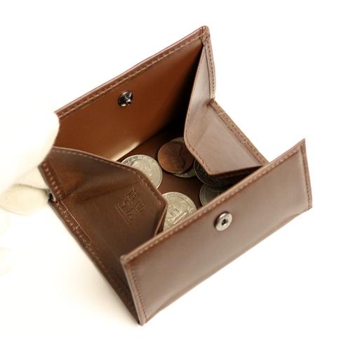 <售完即止> Kuramae-kobo Buttero 來自歷史悠久的意大利製革廠的奢華皮革,結合了 Kuramae 的手工技術。緊湊型半皮夾