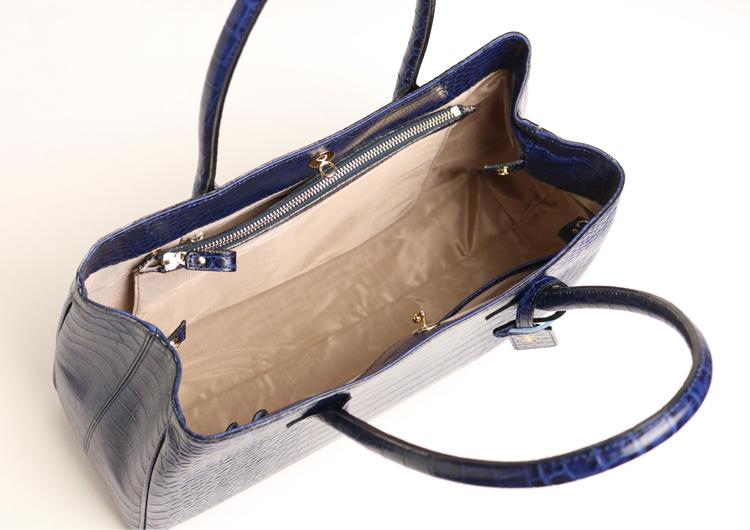 legu by LILY / Chroma A4 相容大容量手提包,採用奢華鱷魚壓花皮革製成