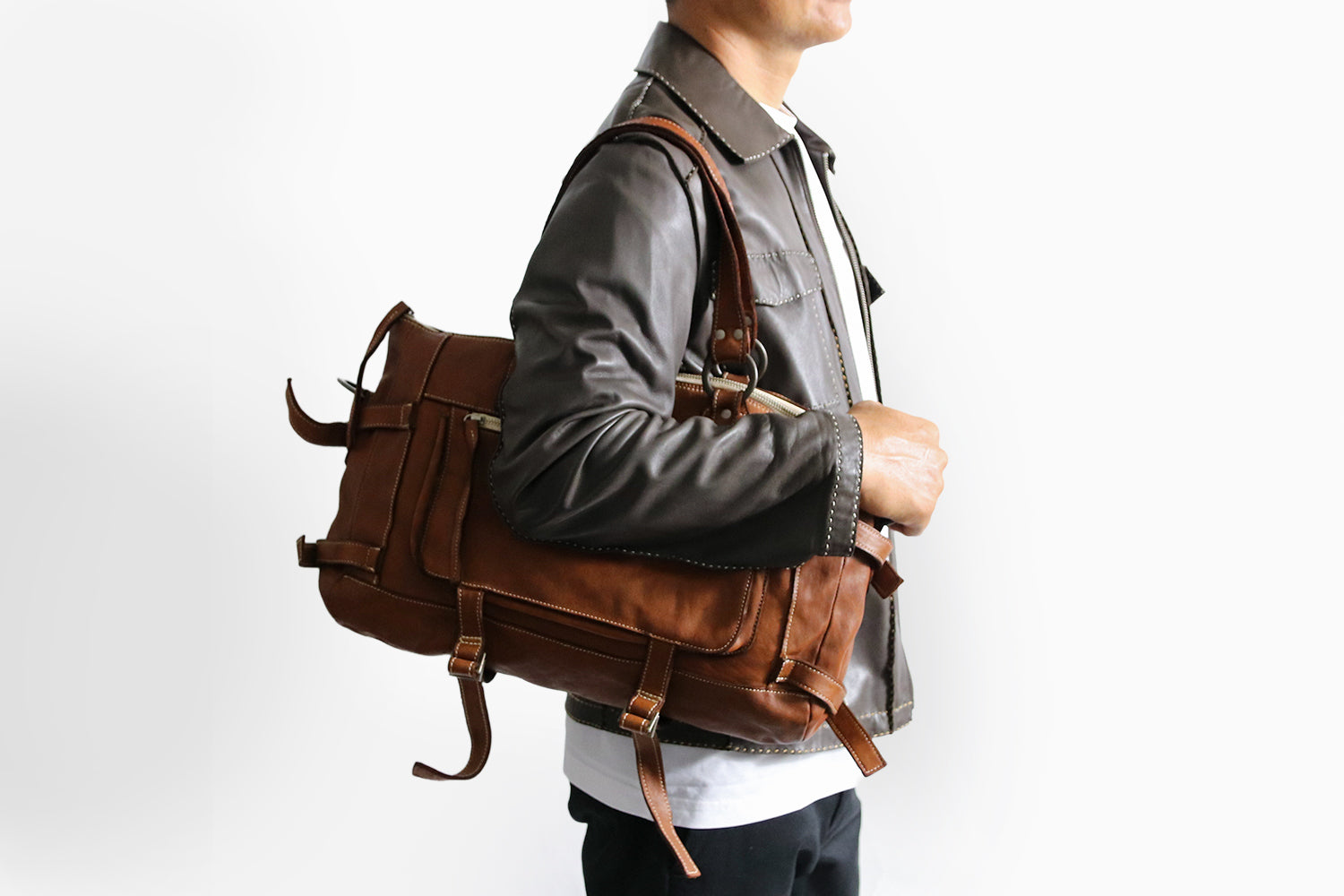 REALMIND / FORO 他にない風合い。ソフトで軽い上質な後染め馬ヌメ革