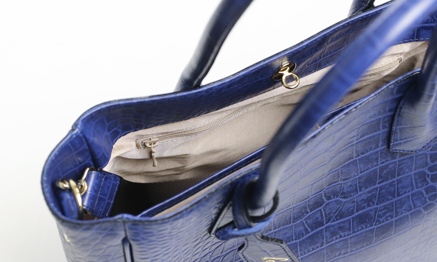 legu by LILY / Chroma A4 size square tote made of luxurious crocodile-embossed leather 