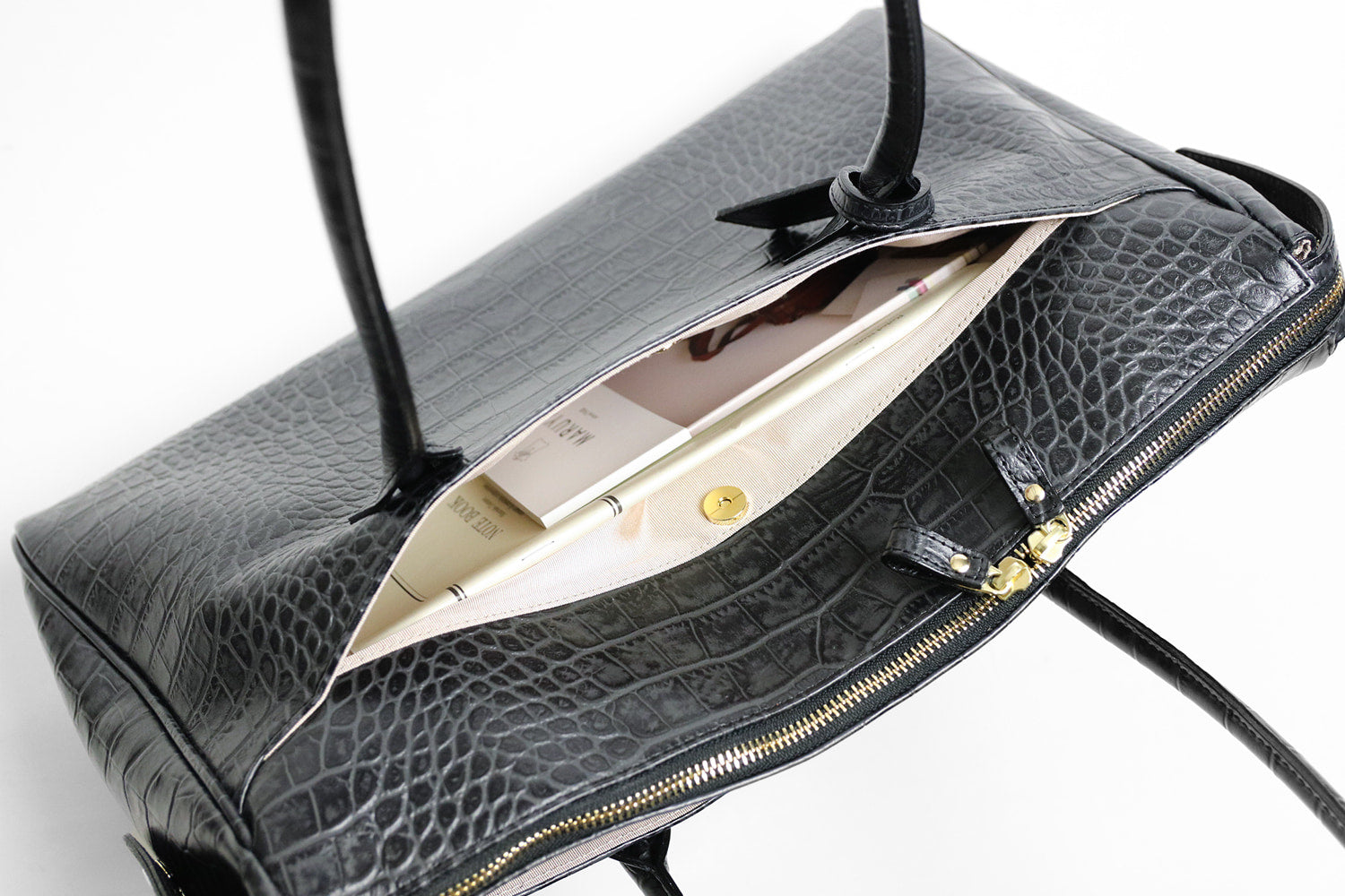 legu by LILY / Chroma A business tote bag made of luxurious crocodile embossed leather