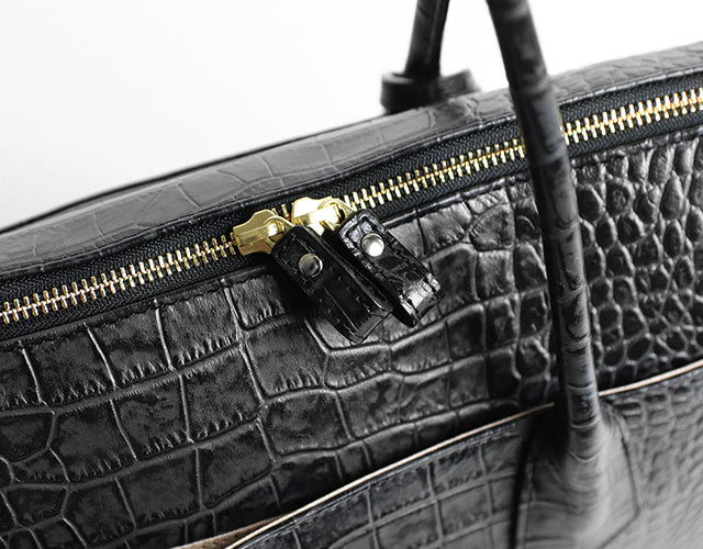 legu by LILY / Chroma A business tote bag made of luxurious crocodile embossed leather