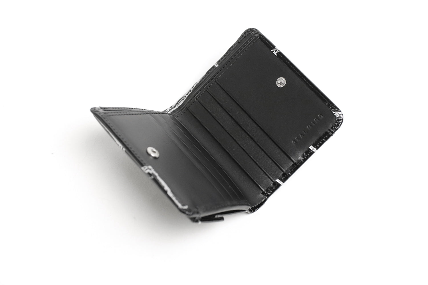 REALMIND / PRIMA 艶めくラージクロコ型押しレザーのコンパクト折財布