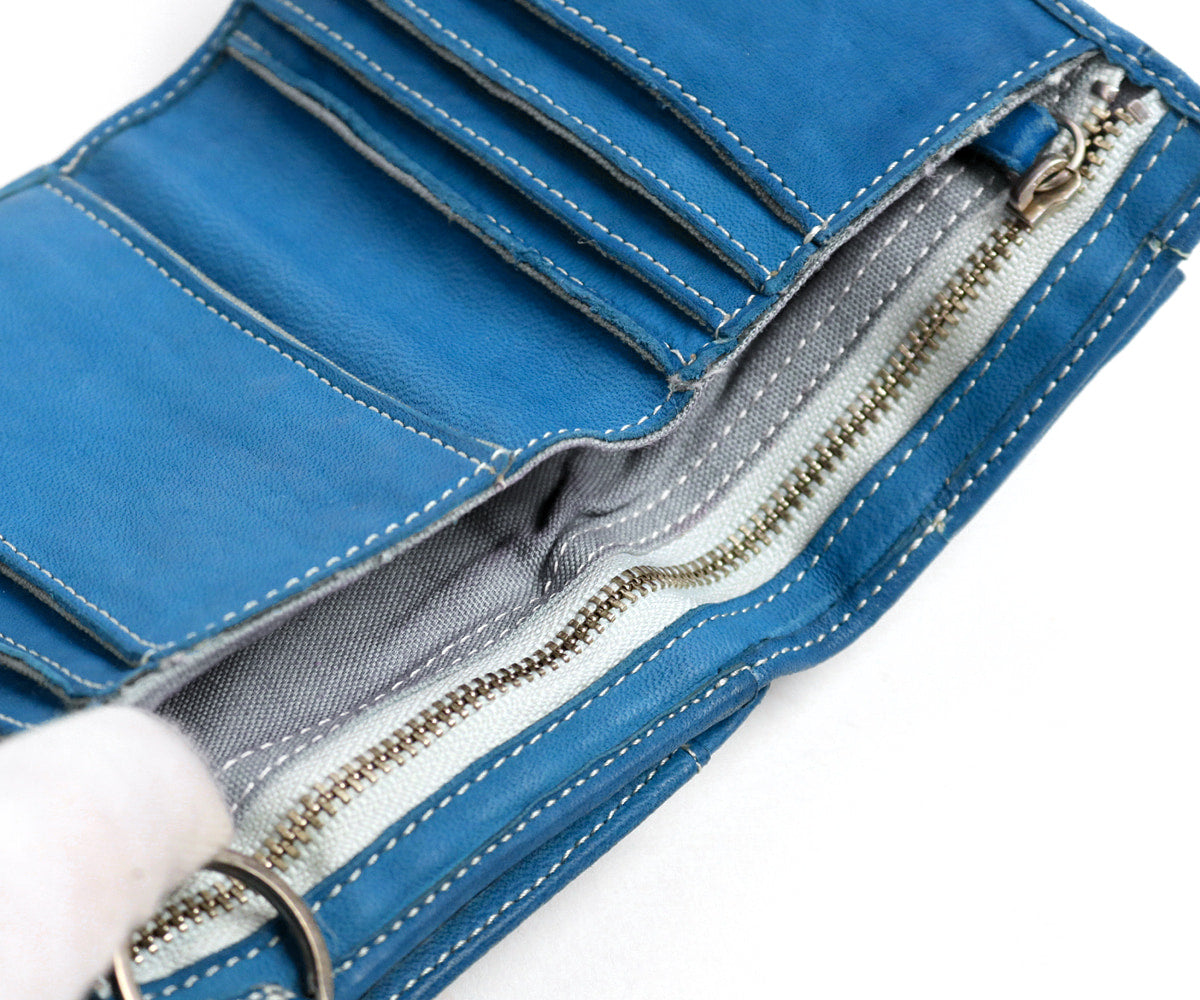 REALMIND / FORO A unique texture. Soft and lightweight folding wallet made of high-quality piece-dyed horse-tanned leather