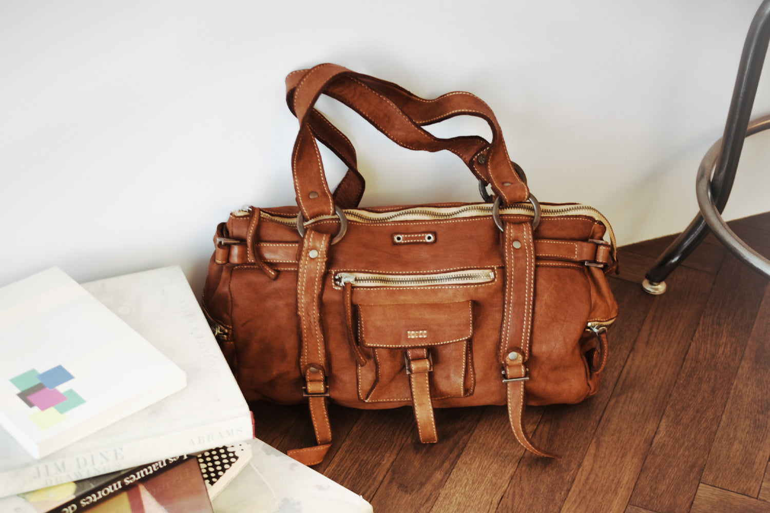 REALMIND / FORO A unique texture. A mini Boston made of soft and light high-quality piece-dyed horse-tanned leather.