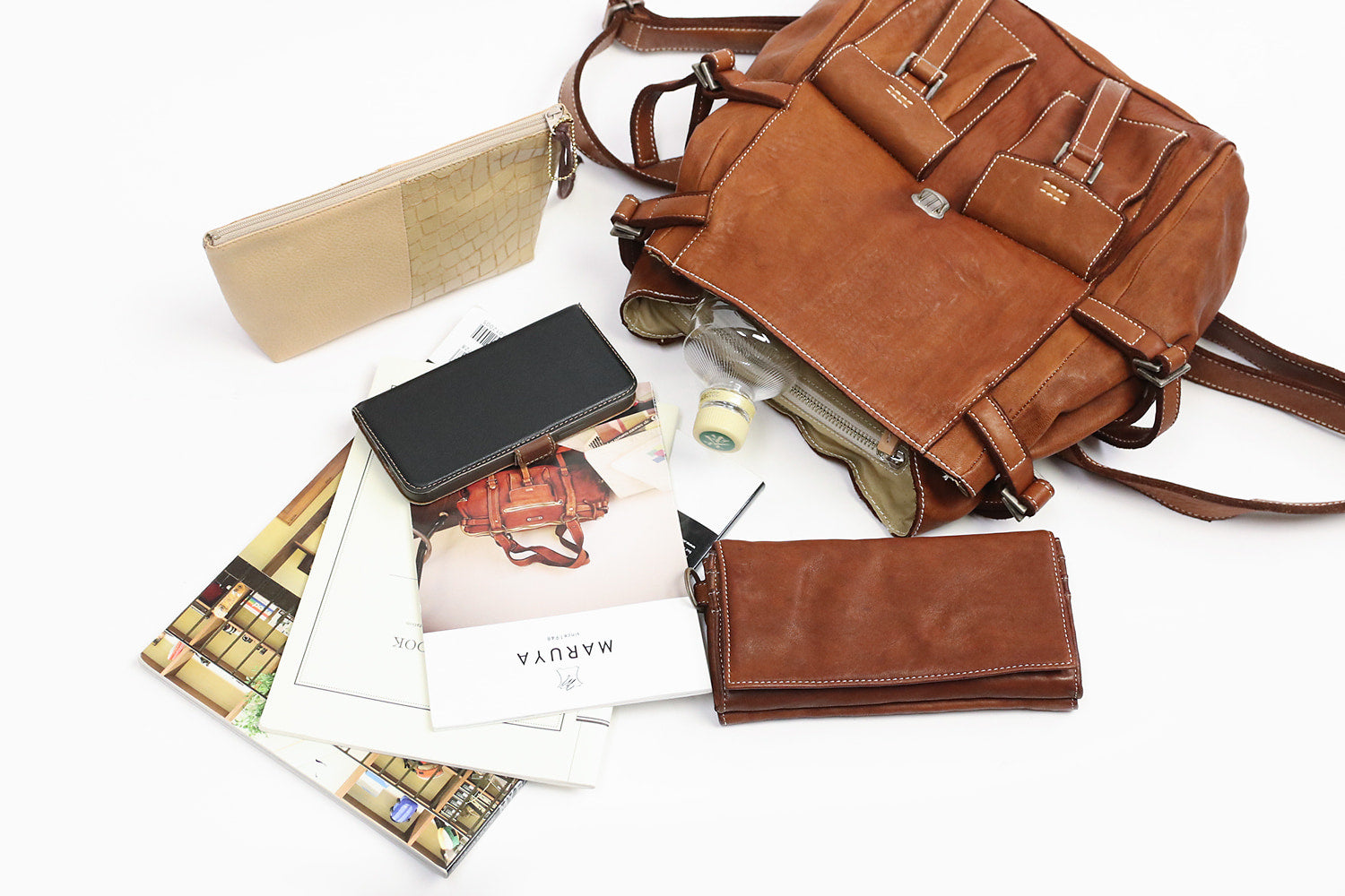 REALMIND / FORO A unique texture. Soft and lightweight high-quality piece-dyed horse-tanned leather backpack