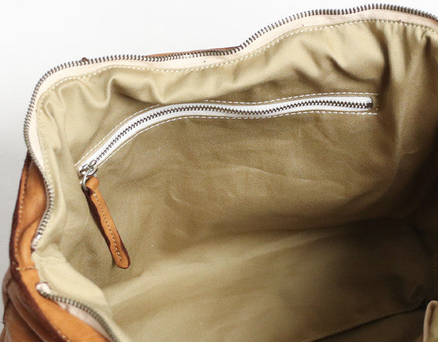 REALMIND / FORO A unique texture. A large tote bag made of soft and light high-quality piece-dyed horse-tanned leather.