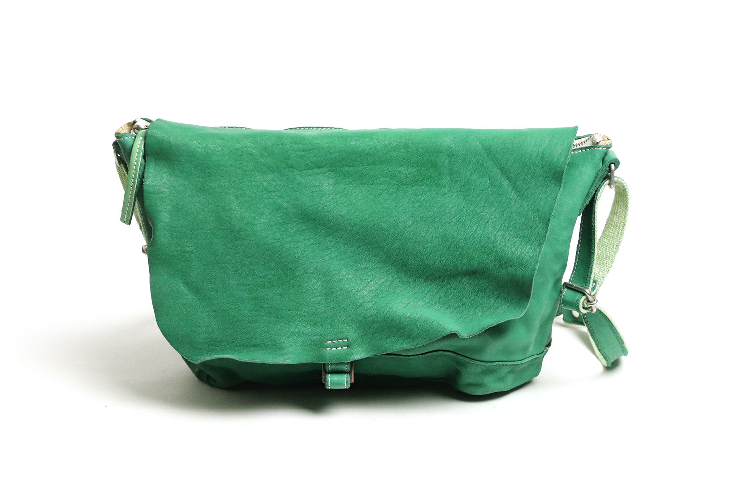 REALMIND / FORO A unique texture. Soft and lightweight high-quality piece-dyed horse-tanned leather shoulder bag