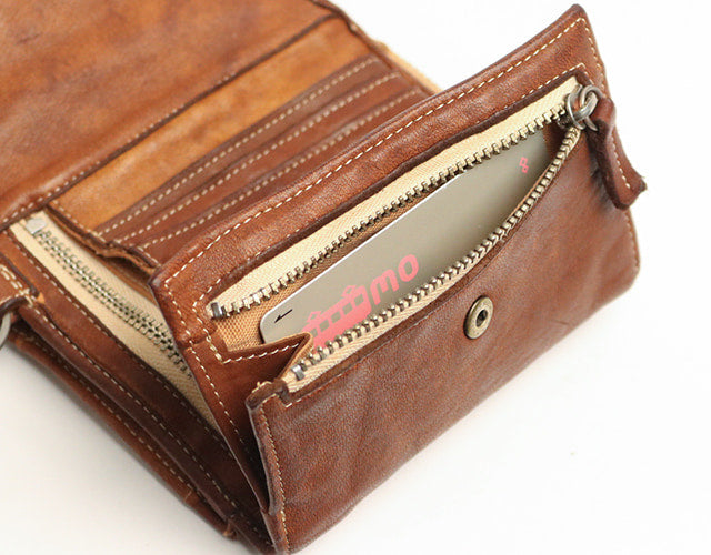 REALMIND / FORO A unique texture. Soft and lightweight folding wallet made of high-quality piece-dyed horse-tanned leather