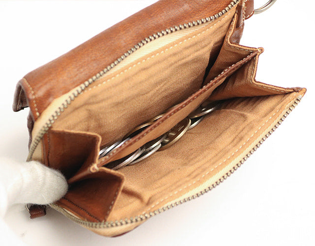 REALMIND / FORO A unique texture. Soft and lightweight folding wallet made of high-quality piece-dyed horse-tanned leather