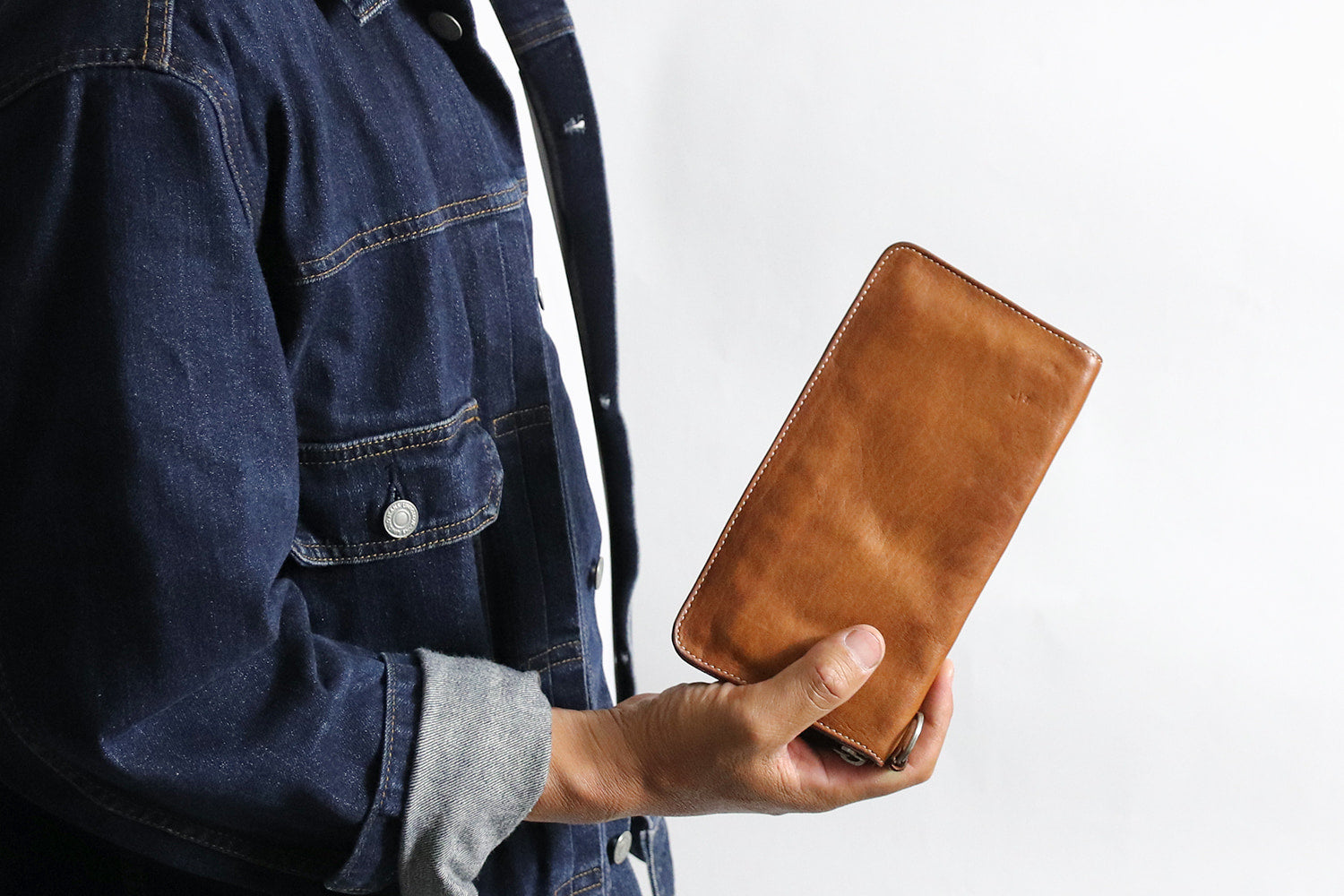REALMIND / FORO A unique texture. Soft and lightweight high-quality piece-dyed horse tan leather long wallet