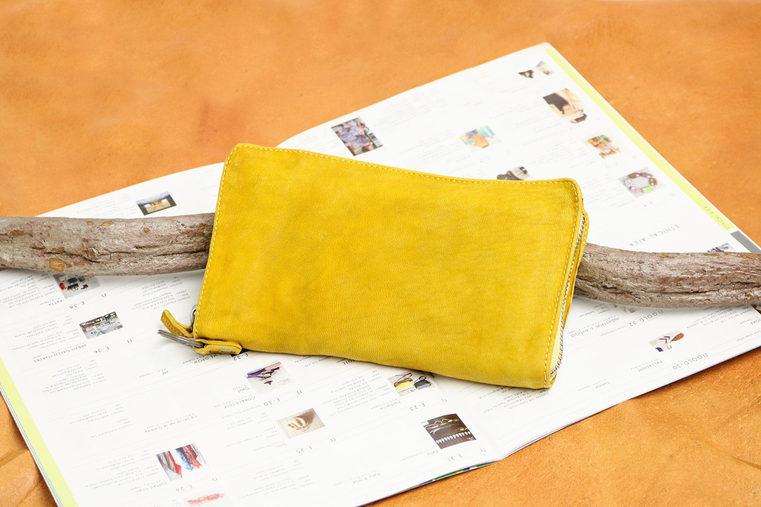 REALMIND / FORO A unique texture. Soft and lightweight high-quality piece-dyed horse tan leather long wallet