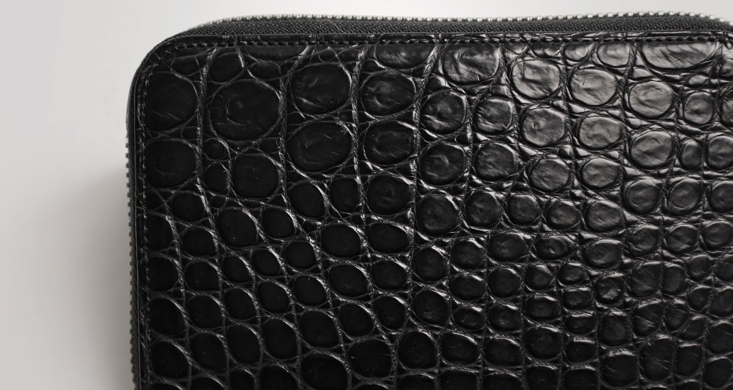 Luggage AOKI 1894 / Matt Crocodile Beautiful round zipper folding wallet made of Nile crocodile that exudes elegance