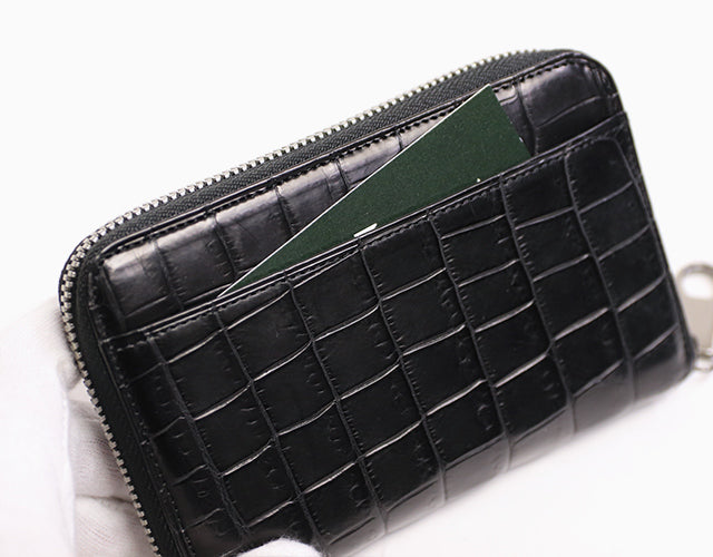 Luggage AOKI 1894 / Matt Crocodile Beautiful round zipper folding wallet made of Nile crocodile that exudes elegance