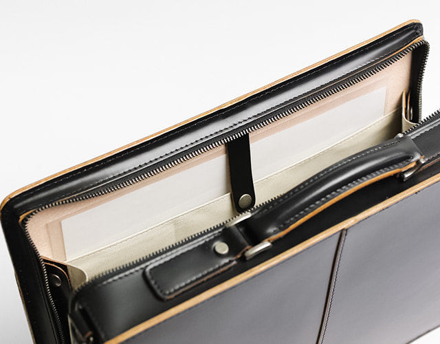 COMPLEX GARDENS / Karatan Transparent cowhide tanned glass round zipper briefs