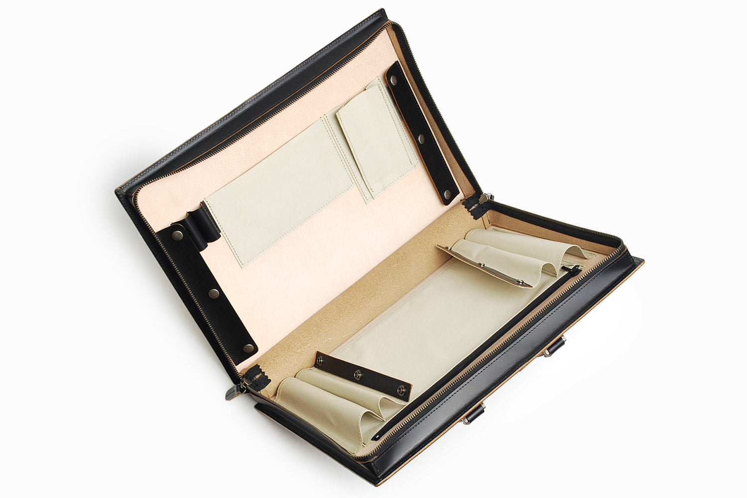 COMPLEX GARDENS / 枯淡重厚な伝統技術が光るハンドルステッチ。牛革ヌメガラスのビジネスバッグ