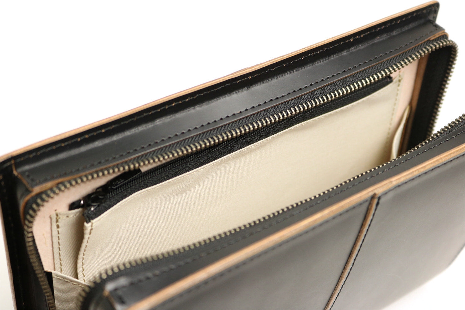 COMPLEX GARDENS / Kotan 由透明牛皮和鞣製玻璃製成的第二個包。令人印象深刻的工藝在細節中閃耀。適用於婚禮、葬禮和其他儀式