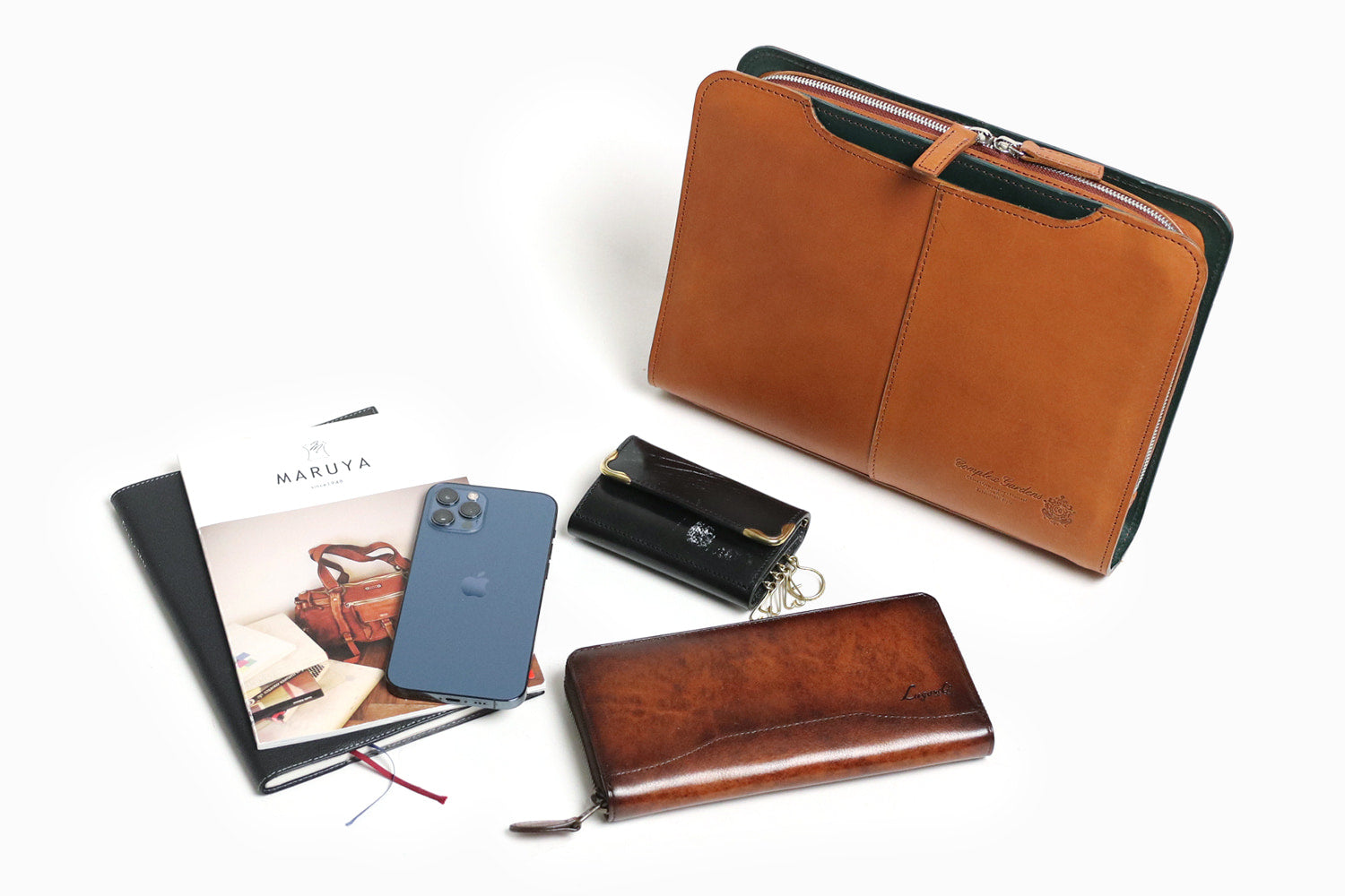 COMPLEX GARDENS / 眼蔵 ゲンゾウ  上質で肉厚なバケッタレザーを贅沢に使用したラウンドジップクラッチバッグ