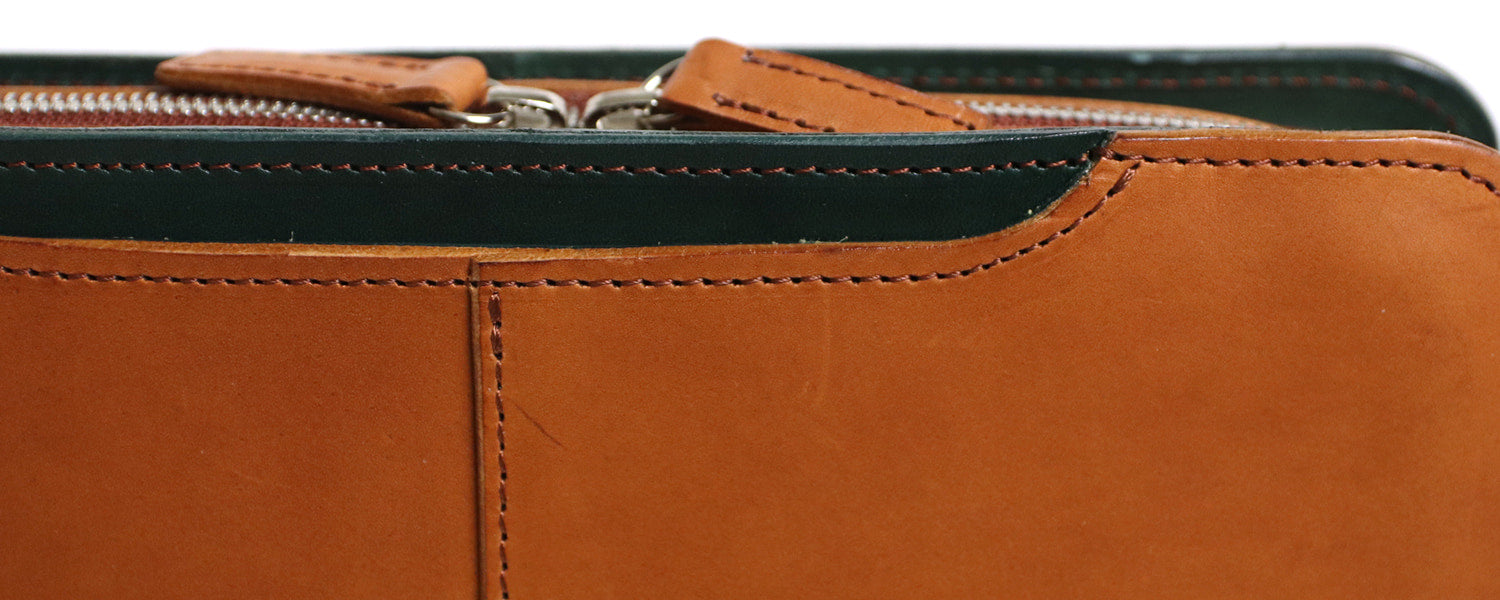 COMPLEX GARDENS / 眼蔵 ゲンゾウ  上質で肉厚なバケッタレザーを贅沢に使用したラウンドジップクラッチバッグ