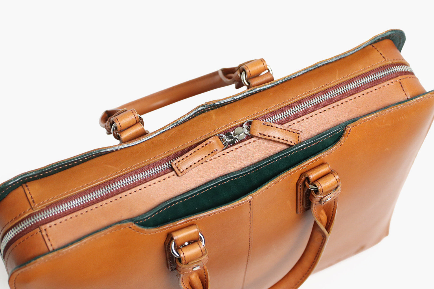 COMPLEX GARDENS / 眼蔵 ゲンゾウ  上質で肉厚なバケッタレザーを贅沢に使用したラウンドジップB4ブリーフケース