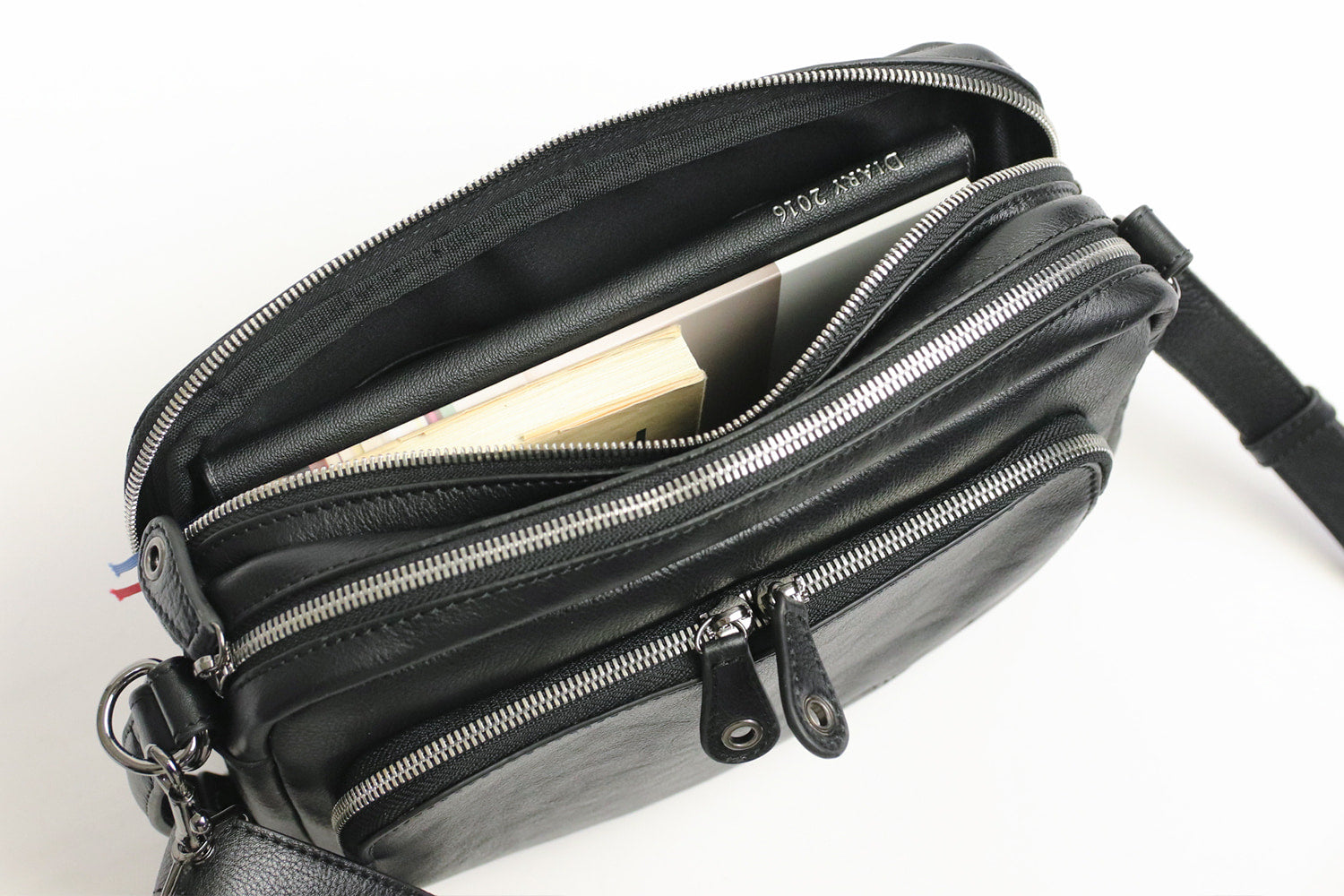 COMPLEX GARDENS / Gigei Soft and lightweight Bangladeshi kip all-leather 2-way shoulder bag M that can also be used as a vertical shoulder bag