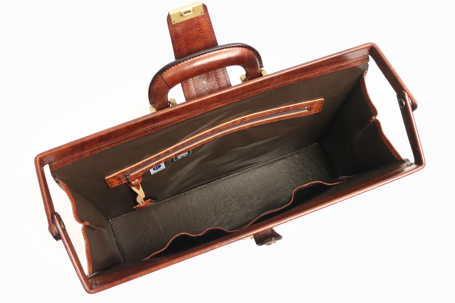 Lugard /G-3 オンリーワンのシャドー仕上げ。ヴィンテージ感漂う、味わい深いスリムダレスバッグ