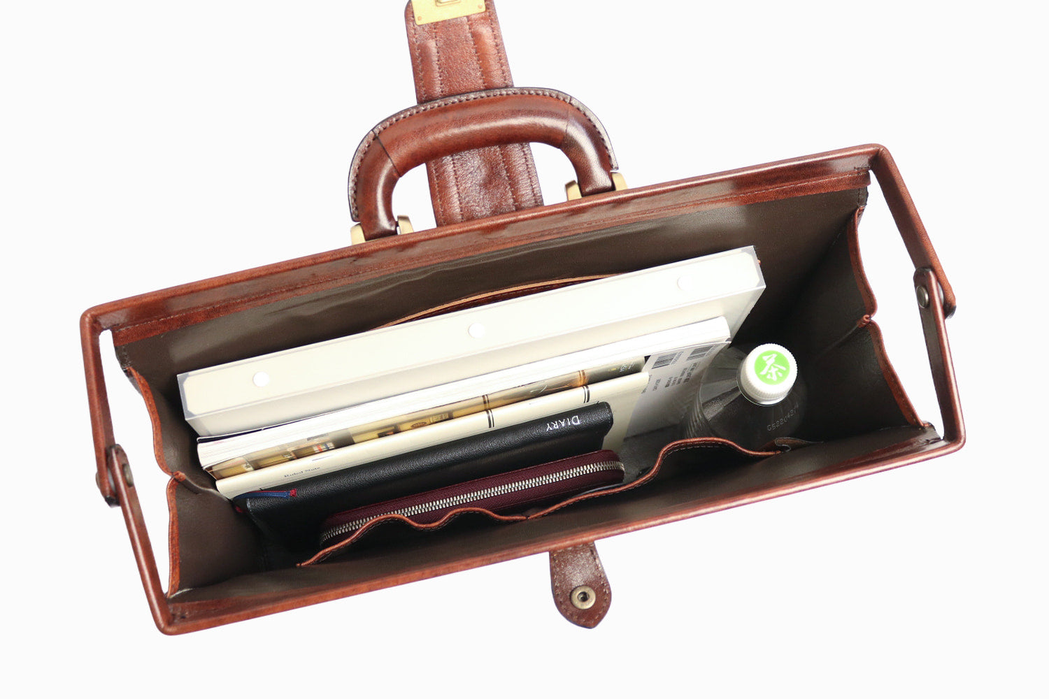 Lugard /G-3 オンリーワンのシャドー仕上げ。ヴィンテージ感漂う、味わい深いスリムダレスバッグ