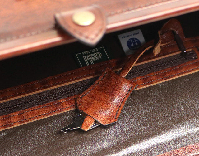 Lugard /G-3 オンリーワンのシャドー仕上げ。ヴィンテージ感漂う、味わい深いスリムダレスバッグ