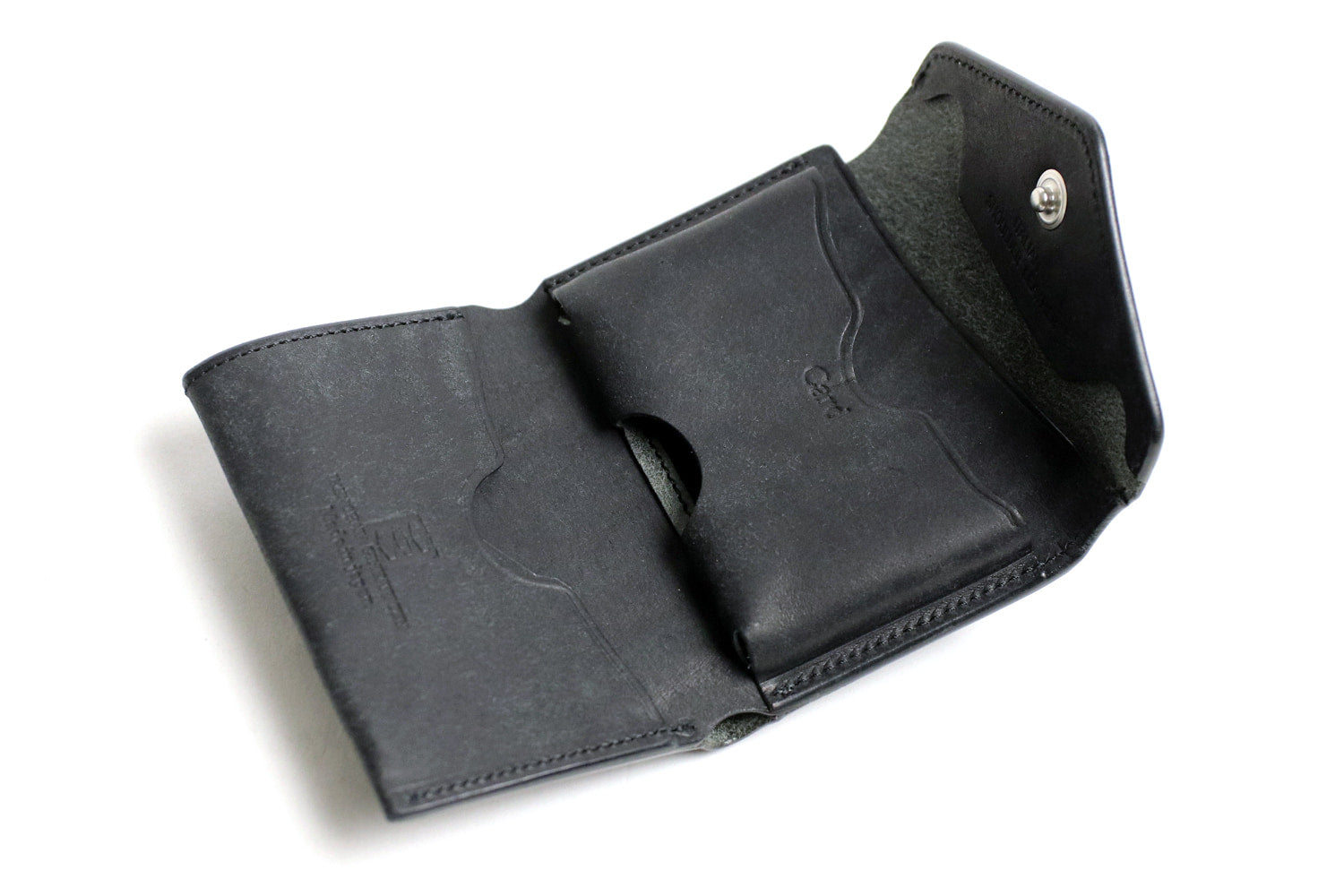 CRAMP / 池之端銀革店 劇的なエイジングを楽しめるプエブロレザー。カードケースサイズのコンパクトウォレット