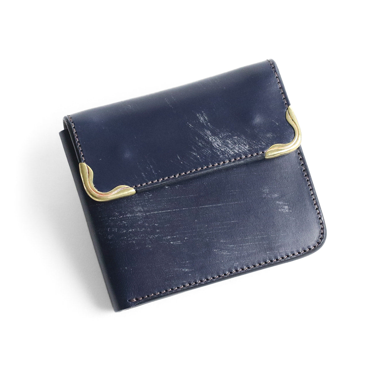 CRAMP / Ikenohata Ginkakuten The brass metal fittings on the sides are an accent. A bi-fold wallet with a large capacity Garcon coin case. 