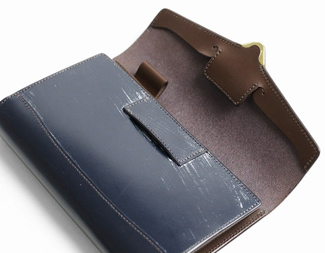 CRAMP / Ikenohata Ginzaten Brass front metal fittings are accented. Bible-sized system notebook with variable pen insertion 