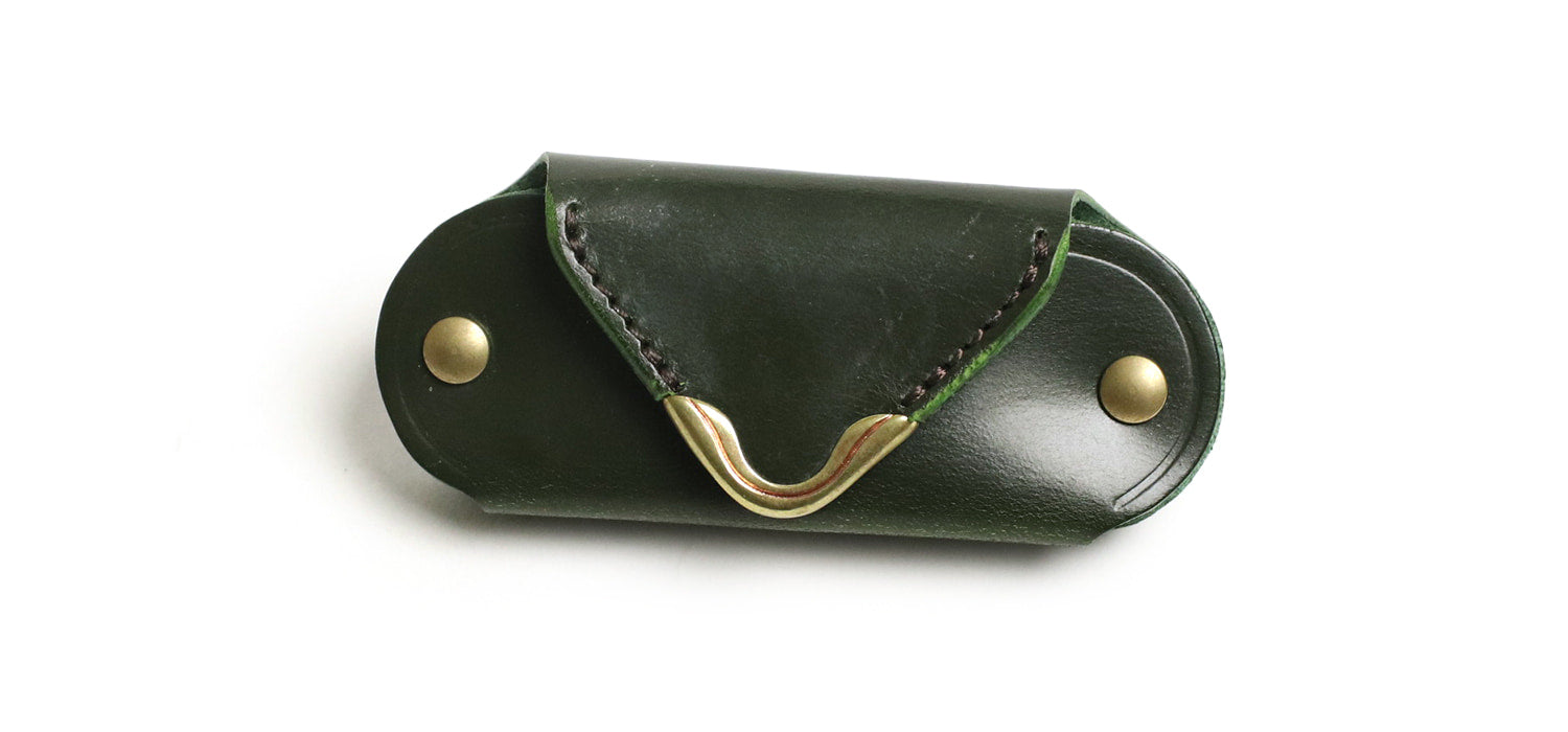 CRAMP / 池之端銀革店 フロント金具がアクセント。真鍮シューホーン付きミニコインケース