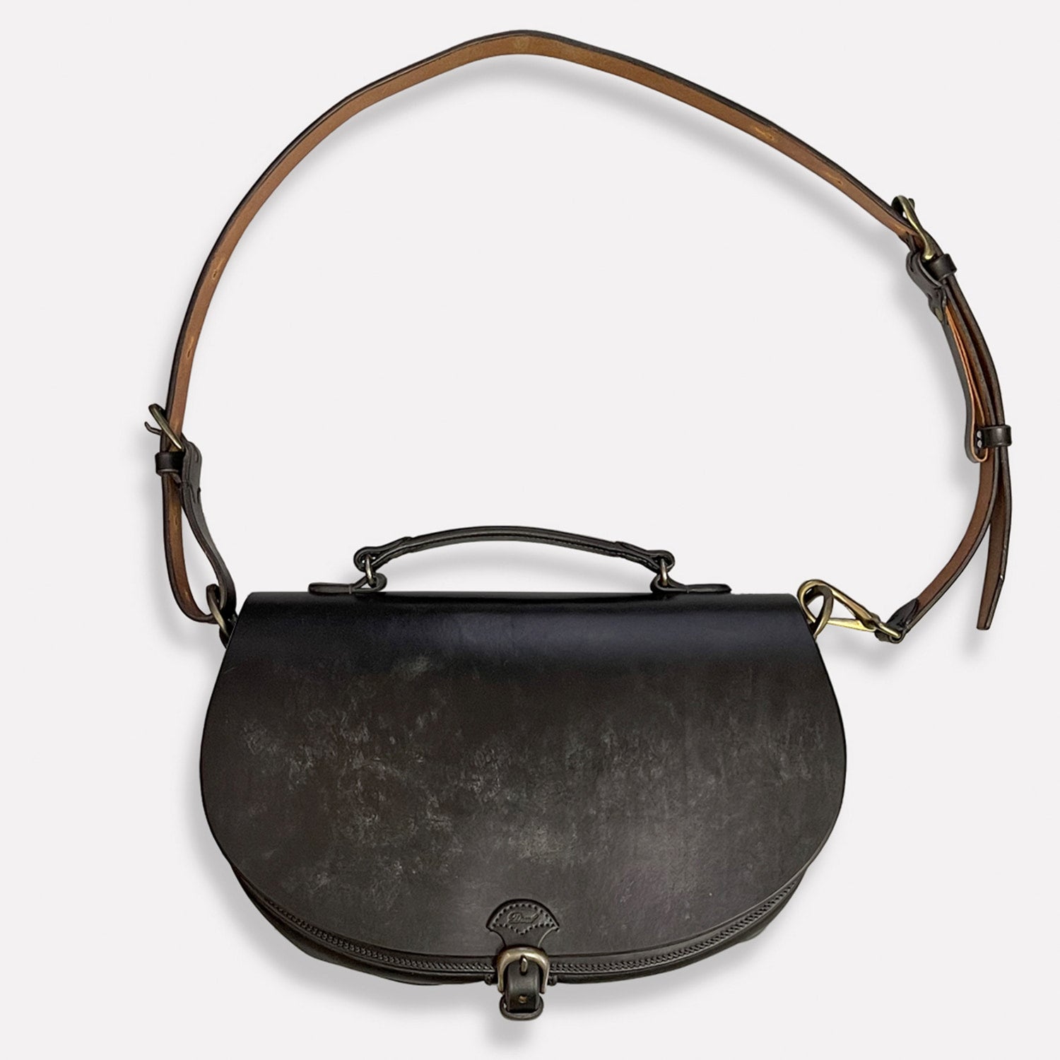 Dual / Ikenohata Ginzaten The finest saddle leather made by a long-established British tanner. Classic 2way shoulder bag 