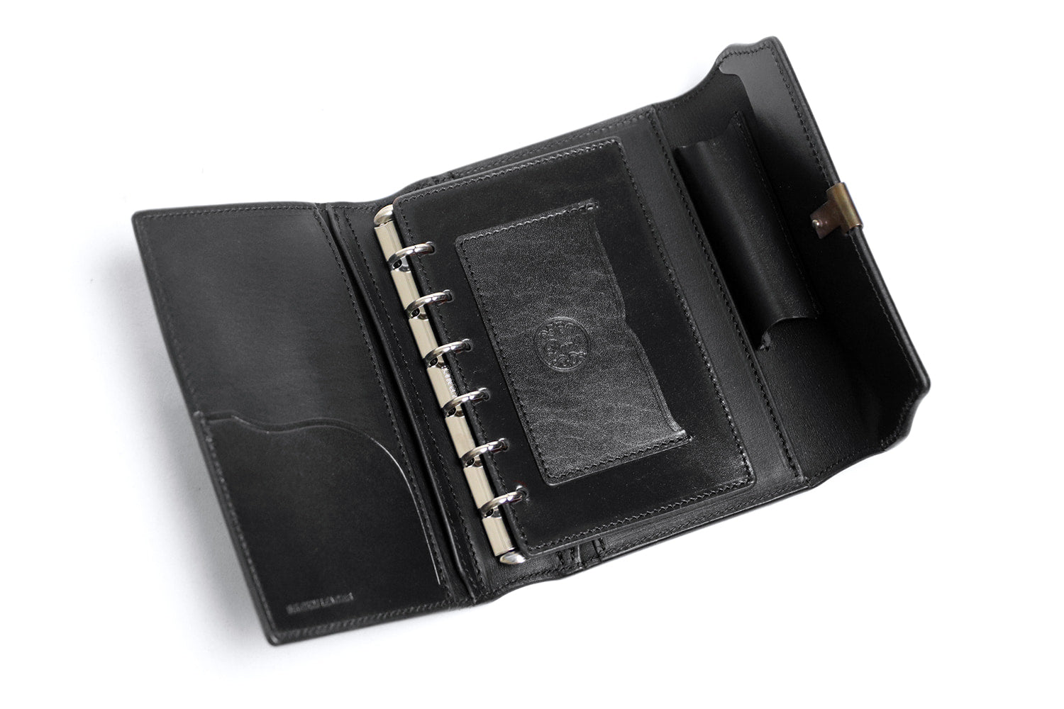 Dual / 池之端銀革店 透明感のあるツヤが現れるサドルプルアップレザー