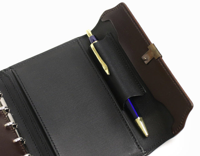 Dual / 池之端銀革店 透明感のあるツヤが現れるサドルプルアップレザー 収まりの良いミニ6サイズのシステム手帳