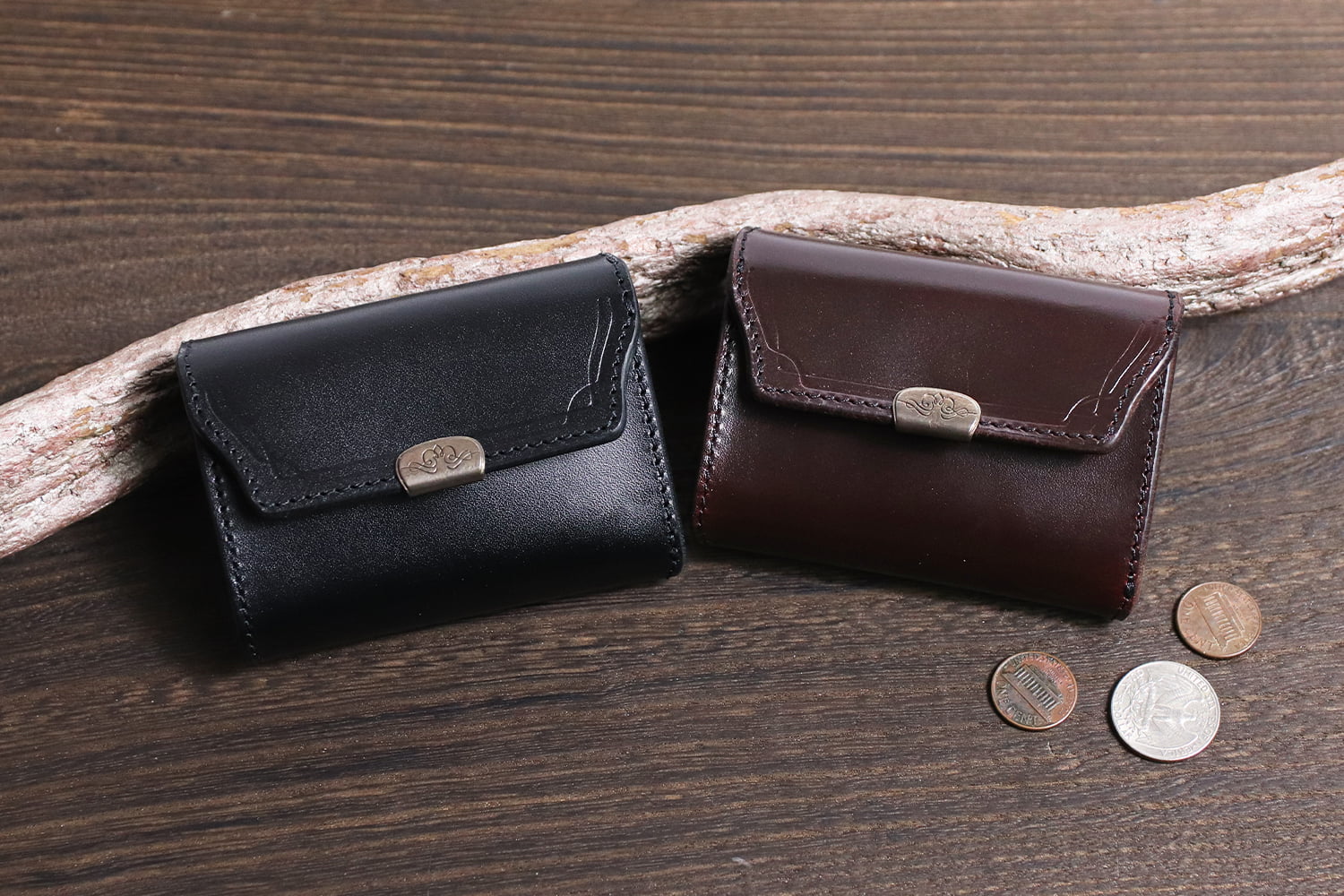 Dual / 池之端銀革店 透明感のあるツヤが現れるサドルプルアップレザー
