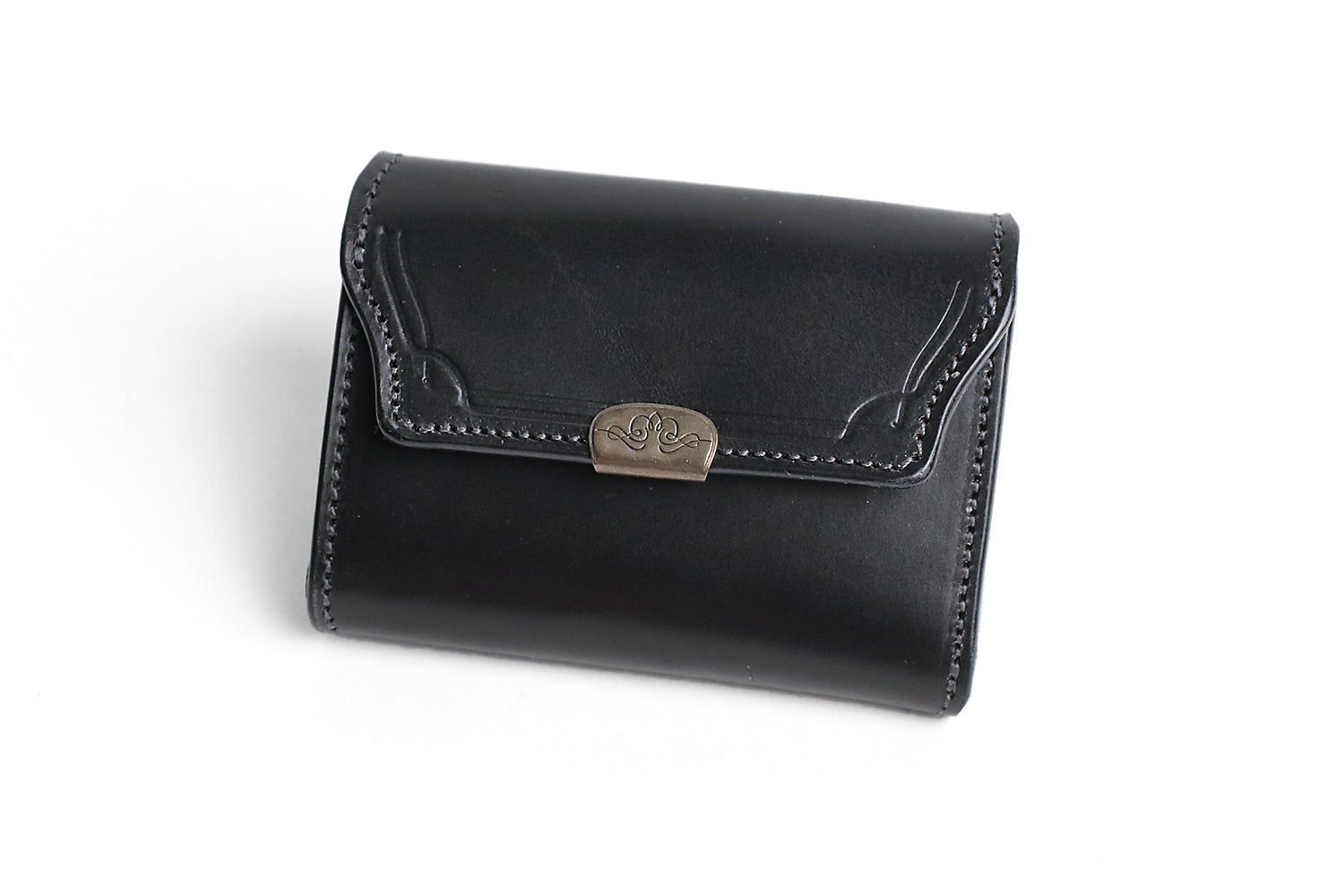 Dual / Ikenohata Ginkakuten A compact wallet the size of a card case made from the finest saddle leather from a long-established British tanner