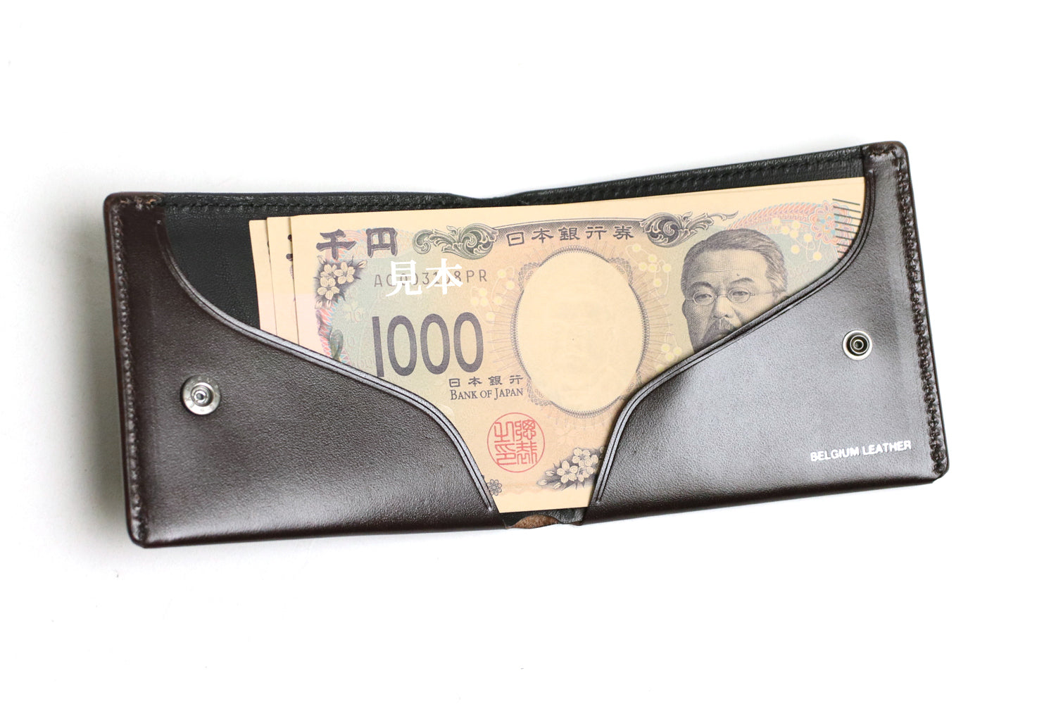 Dual / 池之端銀革店 透明感のあるツヤが現れるサドルプルアップレザー