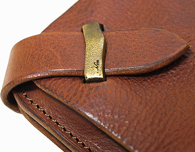 【ご予約 6月入荷分】Haru / 池之端銀革店 オリジナルの真鍮製サルカンがアクセント。 大容量コインケースを備えた長財布