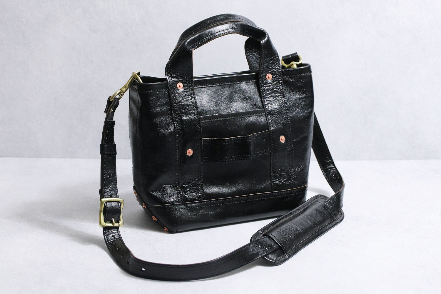 INCEPTION / HORSE HIDE COAL BAG (SMALL)