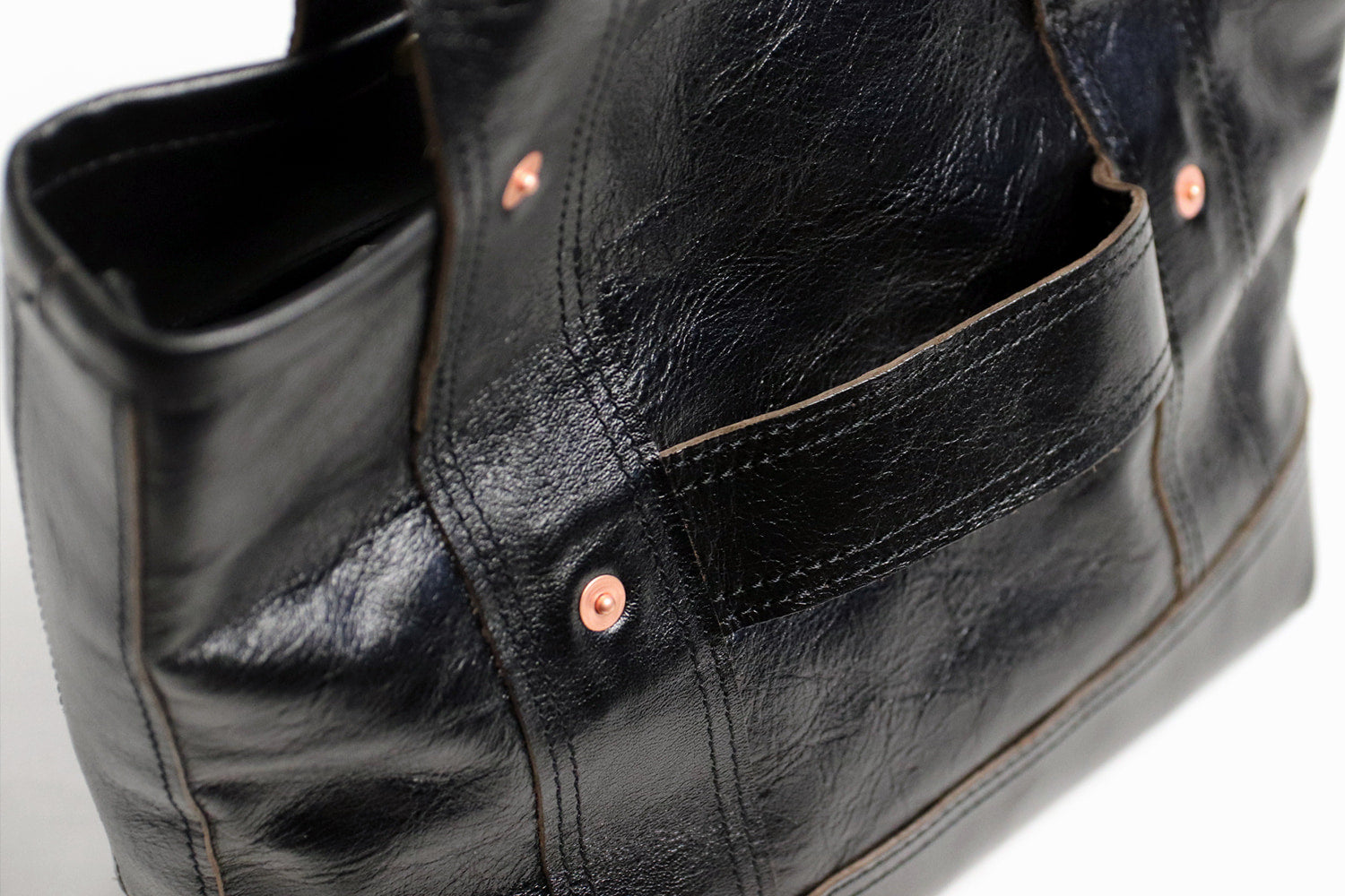 INCEPTION / HORSE HIDE COAL BAG (SMALL)