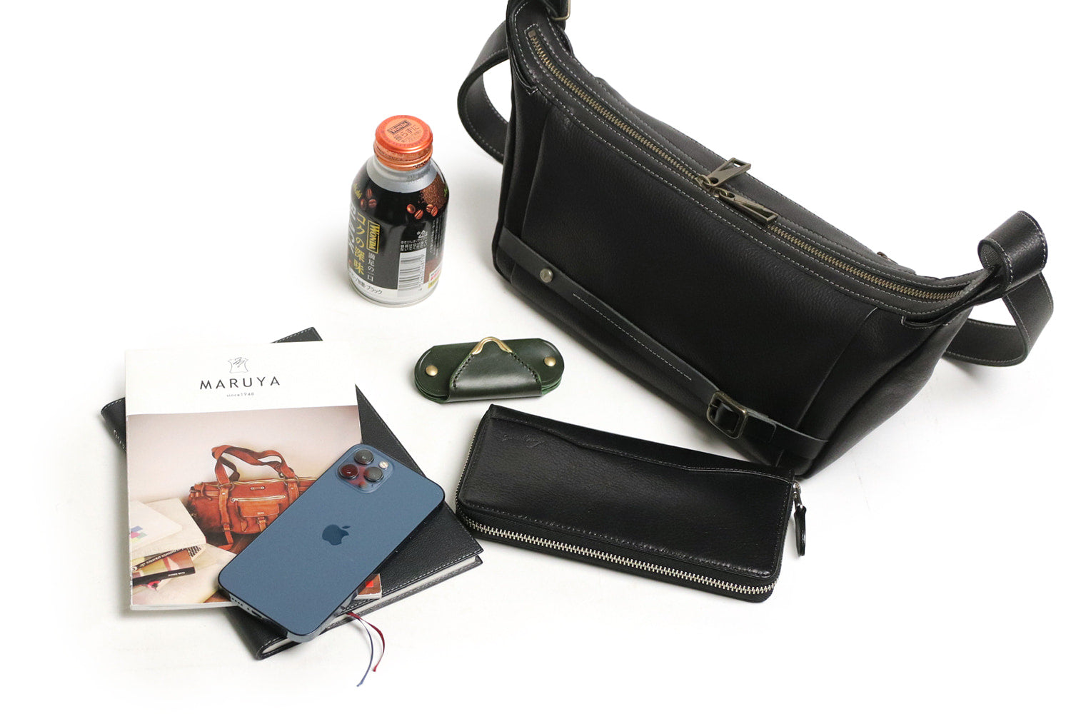 JYO ARVINISTA APRICA: Boldly designed shoulder bag made of soft, high-quality Japanese cowhide with belt details